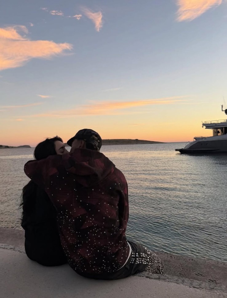 Yamal âu yếm bạn gái xinh đẹp trên trực thăng, vi vu giữa trời như ngôn tình - 6