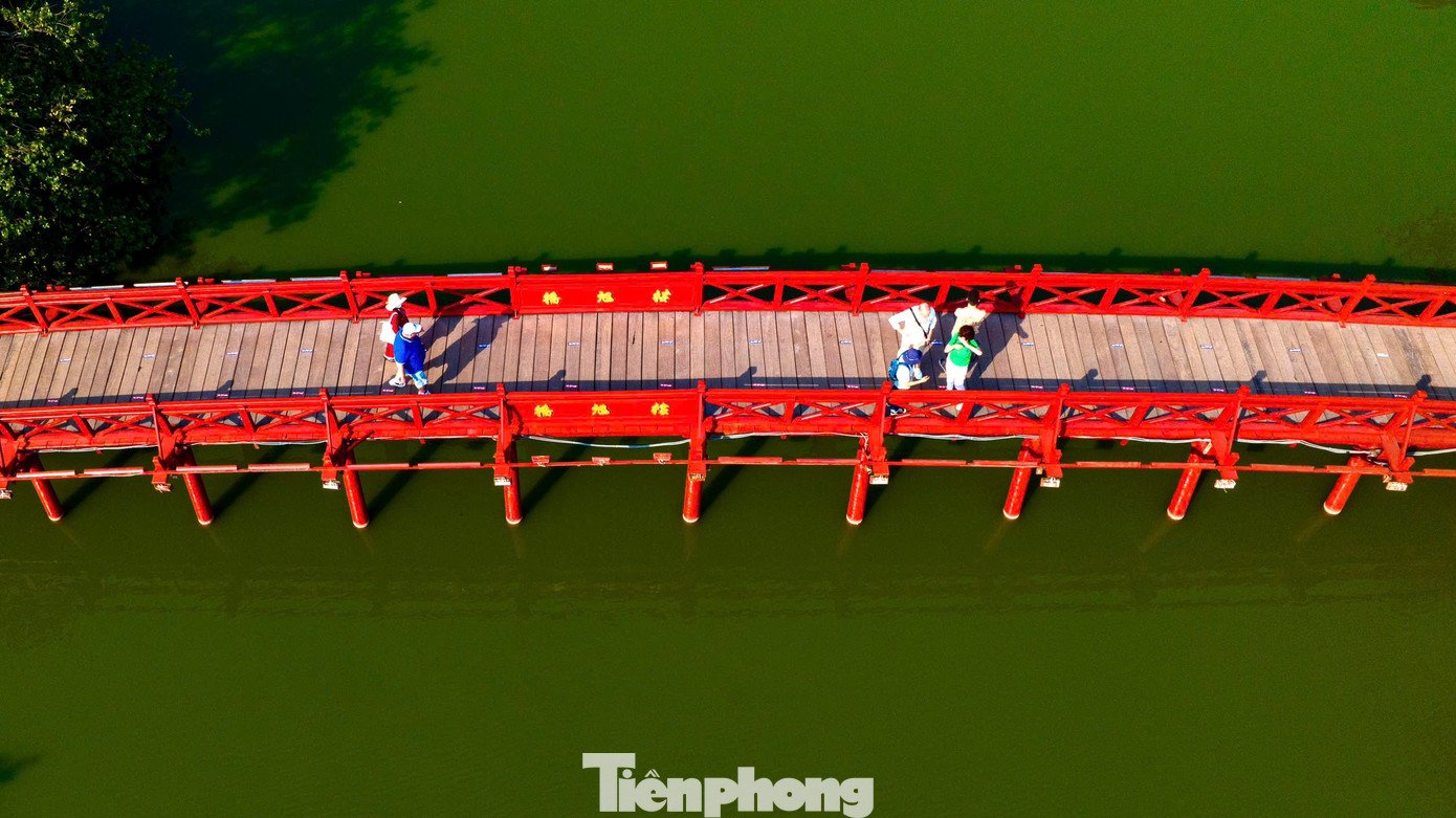 Sắc thu dịu dàng phủ khắp Hà Nội khiến lòng người đắm say - 10