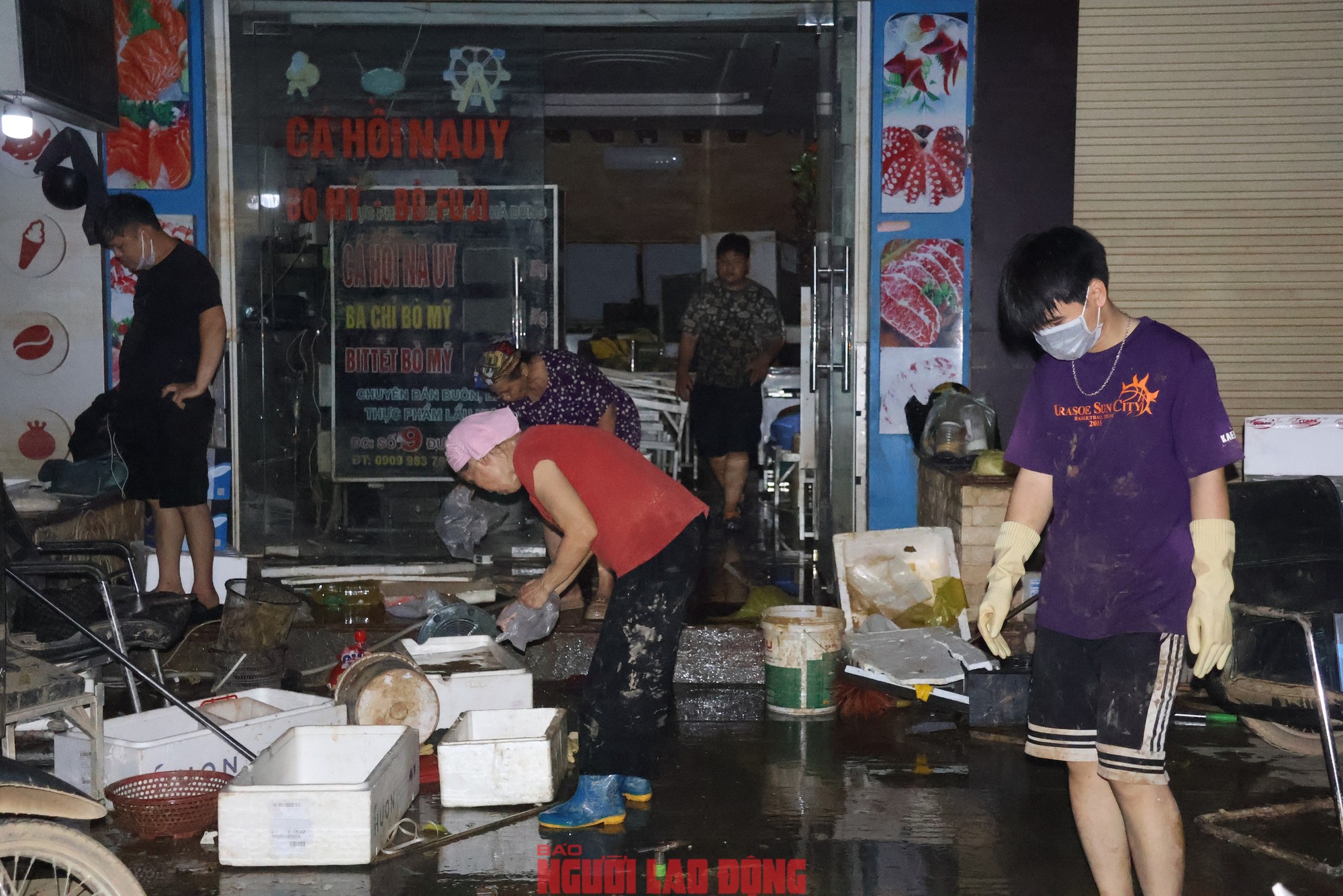Sau trận lũ, trong nhà chỉ còn đống đổ nát