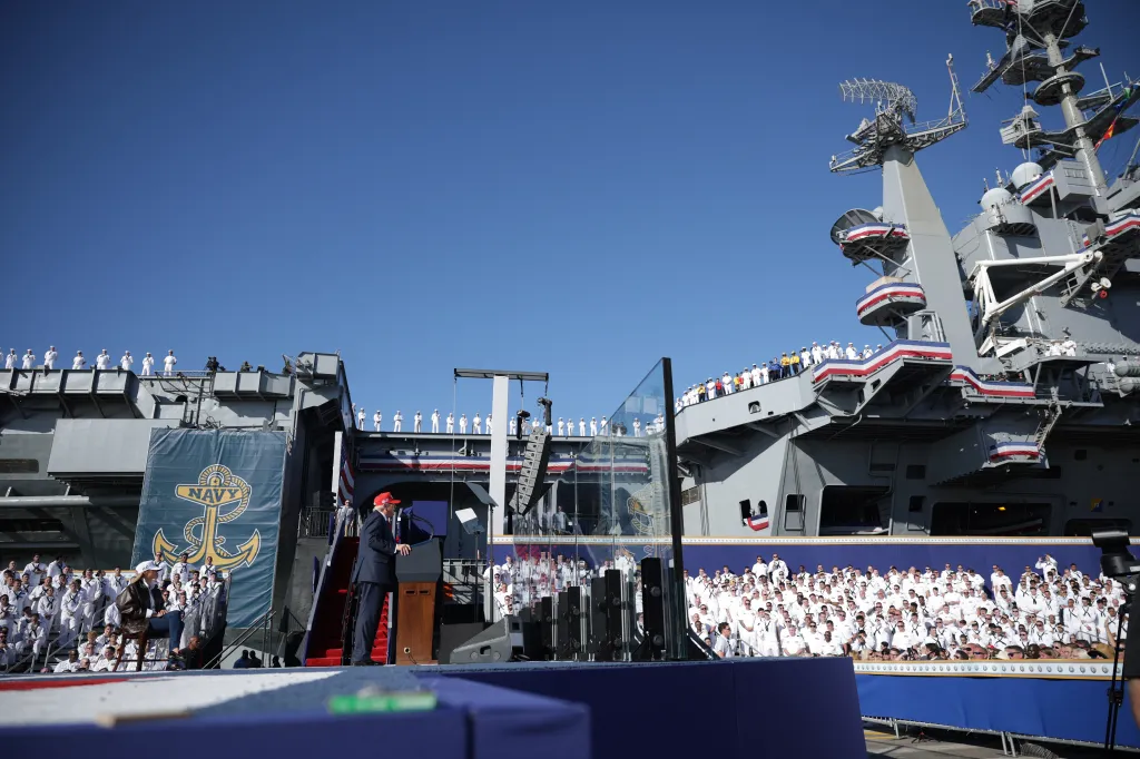 Ông Trump phát biểu trên tàu nhân kỷ niệm 250 năm thành lập hải quân Mỹ. Ảnh: The War Zone.