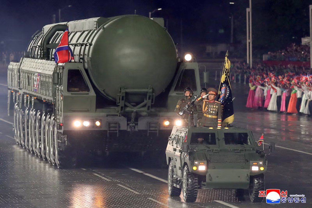 Hwasong-20 được Triều Tiên mô tả là "vũ khí chiến lược hạt nhân mạnh nhất”. Ảnh: KCNA.