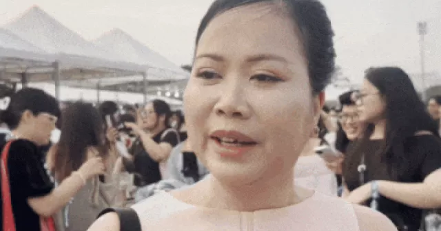 Mẹ chi 30 triệu đồng cùng con gái đu em xinh ở ...