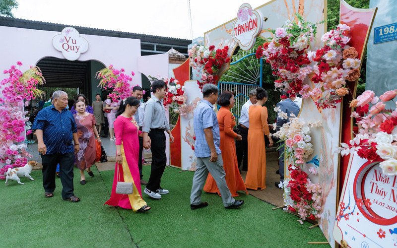Nhà trai đi vài bước là sang đến nhà gái&nbsp;
