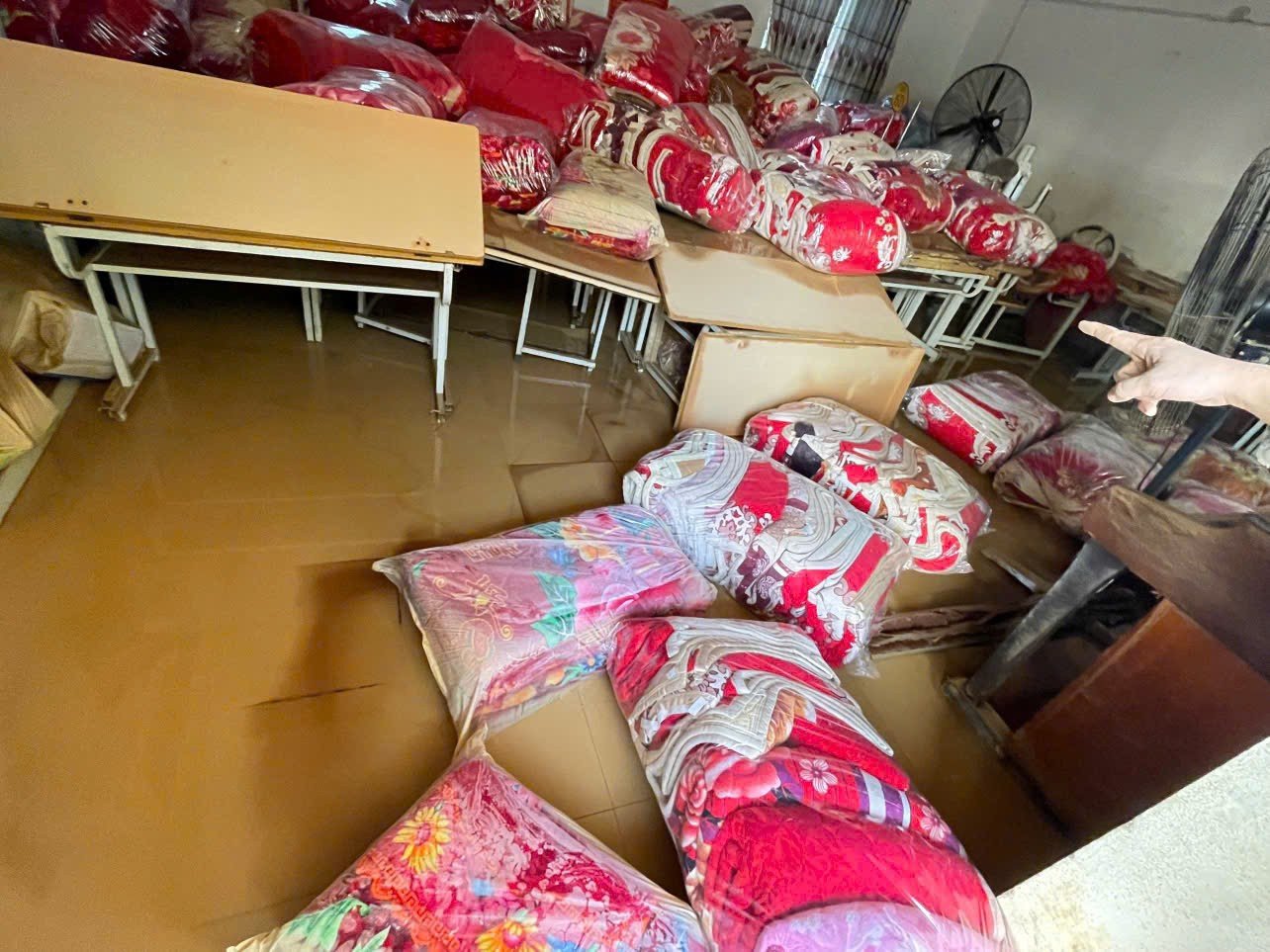 Nhiều trường mầm non ở Thái Nguyên tan hoang, bùn đất phủ kín sau bão lũ - 6