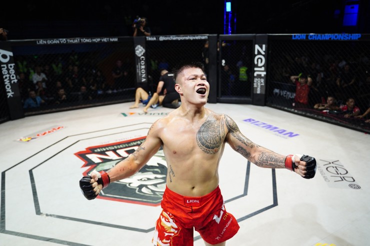 Lý Huỳnh mạnh nhất là chân trái nhưng ở trận vừa rồi, anh chứng minh đánh tay cũng rất tốt 