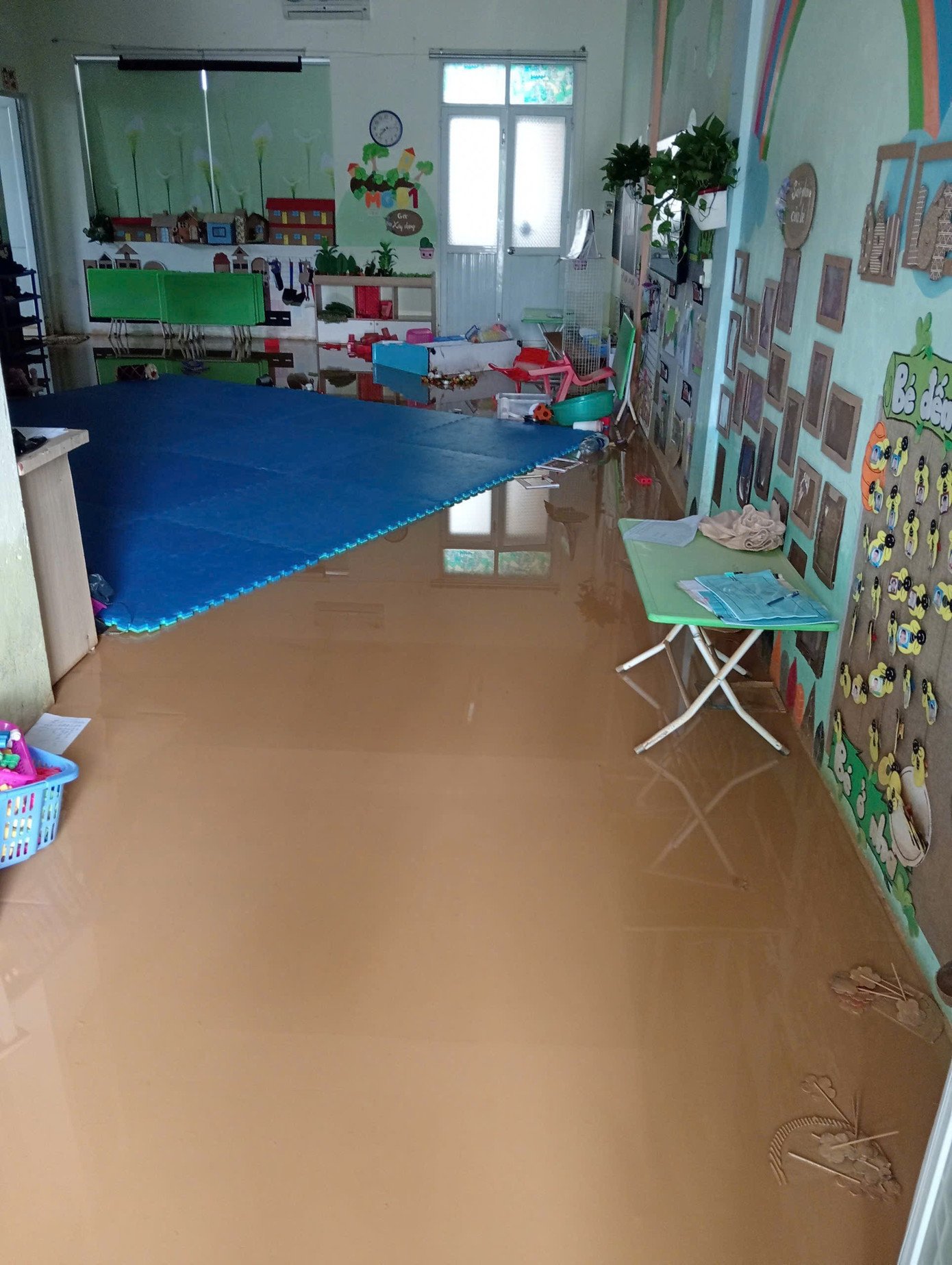 Nhiều trường mầm non ở Thái Nguyên tan hoang, bùn đất phủ kín sau bão lũ - 11