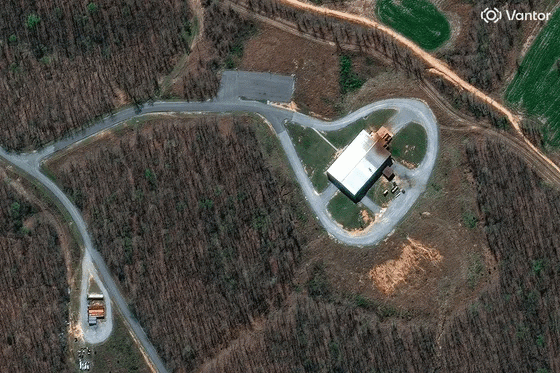 Ảnh vệ tinh trước và sau vụ nổ ở nhà máy chất nổ quân sự tại bang Tennessee (Mỹ) hôm 10-10. Ảnh: NBC NEWS/VANTOR