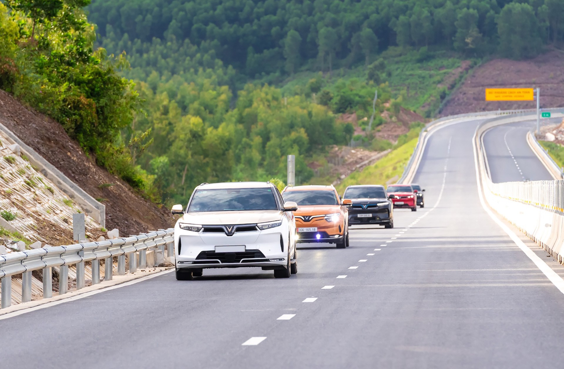 VinFast đạt cột mốc 100.000 xe tại thị trường trong nước sau 3 quý năm 2025 - 1