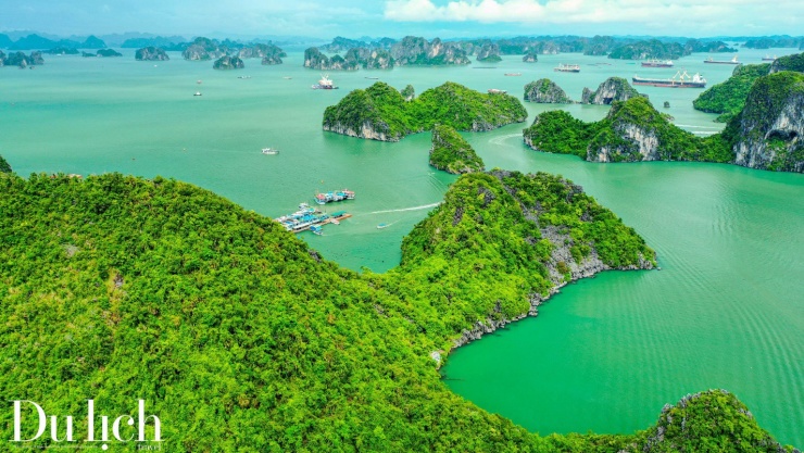 Vịnh Hạ Long:Vẻ đẹp kỳ vĩ làm say lòng du khách muôn phương - 4