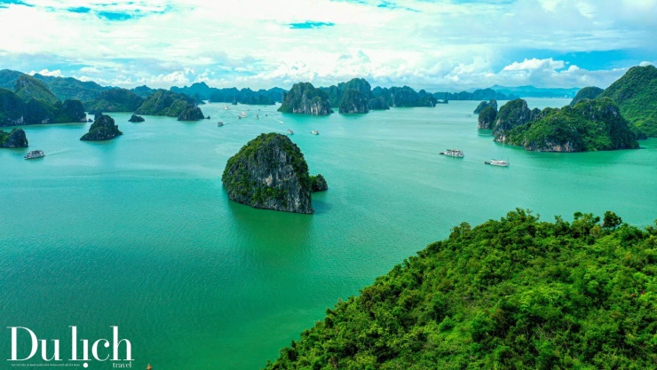 Vịnh Hạ Long:Vẻ đẹp kỳ vĩ làm say lòng du khách muôn phương - 6