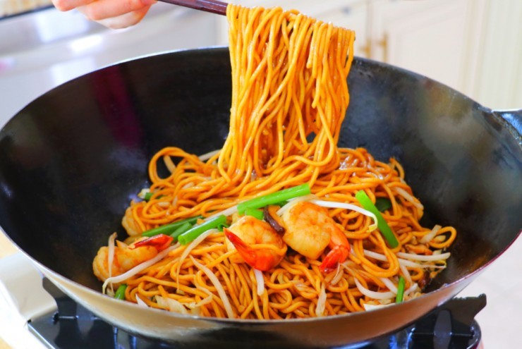 Cách làm mì xào nhanh gọn, hết veo trong vài phút