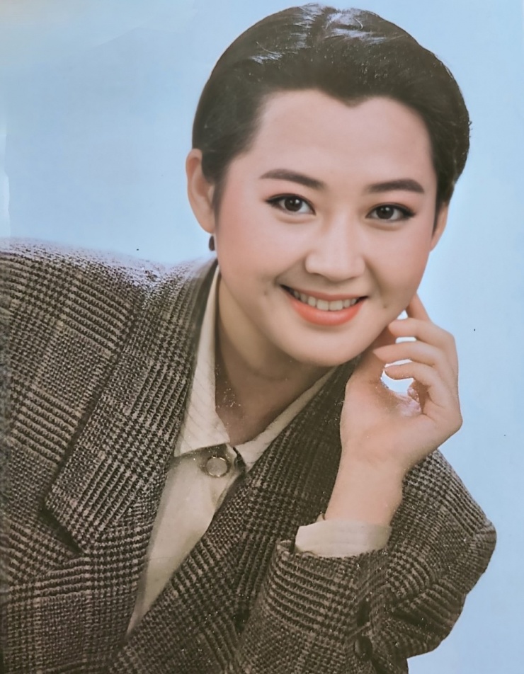 Loạt hình Hứa Tình trên các tạp chí phim ảnh, thời trang thập niên 1990 được khán giả sưu tầm, đăng trên fanpage, thu hút hàng nghìn bình luận.