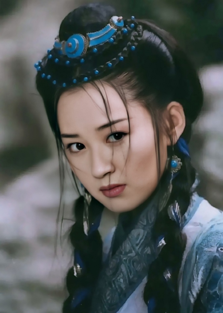 Năm 2001, Hứa Tình gây sốt với vai Nhậm Doanh Doanh trong phim kiếm hiệp Tiếu ngạo giang hồ, đóng cùng Lý Á Bằng. Theo Mtime, cô được nhiều nhà sản xuất, khán giả gọi là Nhậm Doanh Doanh xinh đẹp nhất màn ảnh. Giới chuyên môn đánh giá tích cực diễn xuất của Hứa Tình.