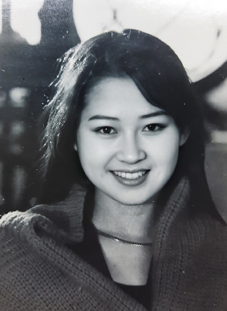 Hứa Tình từng yêu doanh nhân giàu có tên Lưu Ba, chia tay năm 2002 sau khi ông Lưu phá sản, trốn nợ. Từ đó diễn viên không công khai chuyện tình cảm.