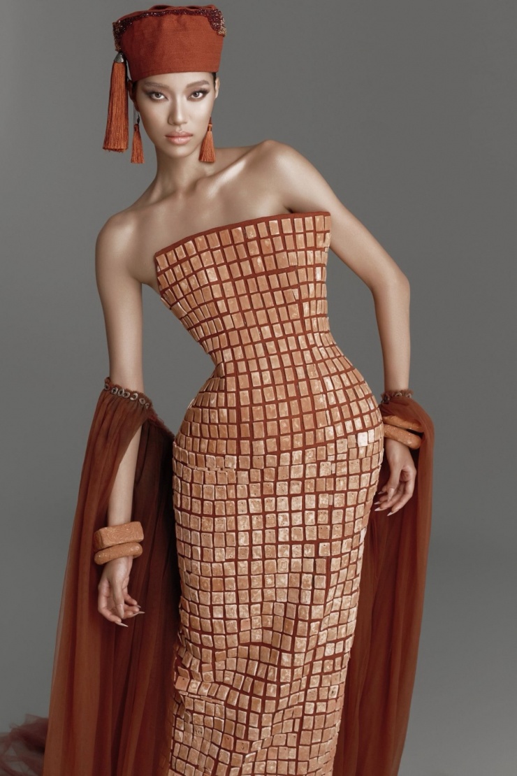 Ngoài chiều cao 1,84 m là kỷ lục trong các quán quân từ trước đến nay của chương trình, Mai Hoa được giám khảo nhận xét nhiều tiềm năng ở lĩnh vực high fashion và thương mại.