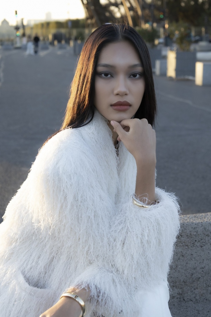 Trở thành quán quân Vietnam's Next Top Model 2025, Mai Hoa nhận được phần thưởng 300 triệu đồng. Cô cũng sẽ lên trang bìa của tạp chí, thành gương mặt đại diện của nhãn hàng tài trợ, đồng thời được sang Paris tiếp tục tìm kiếm cơ hội công việc.