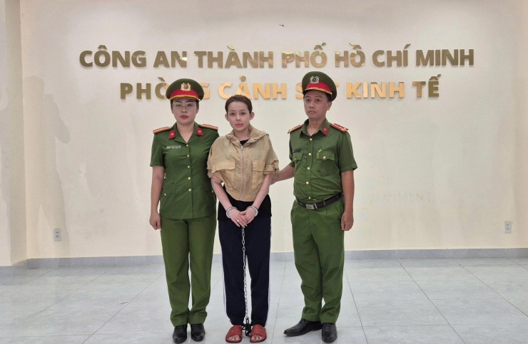 Ngày 13/10, Phòng Cảnh sát kinh tế Công an TP HCM bắt tạm giam Ngân 98 (tên thật Võ Thị Ngọc Ngân) - người điều hành Công ty TNHH TM-DV ZuBu và Hộ kinh doanh ZuBu shop, để điều tra tội Sản xuất, buôn bán hàng giả là thực phẩm theo Điều 193 Bộ luật Hình sự.