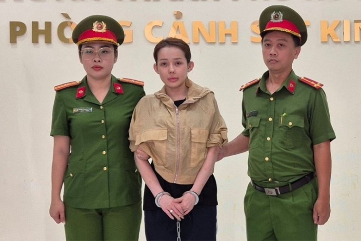 Ngân 98 tại cơ quan điều tra. Ảnh: Công an TP HCM