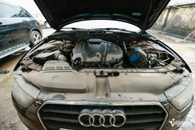 Gara chật cứng ô tô ngập nước chờ sửa, chủ xe sang Đức phải chi hàng trăm triệu - 3