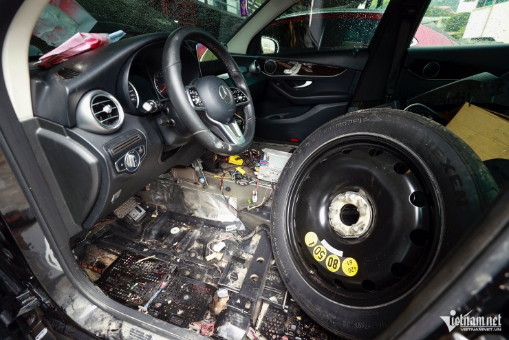 Gara chật cứng ô tô ngập nước chờ sửa, chủ xe sang Đức phải chi hàng trăm triệu - 6