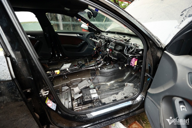 Gara chật cứng ô tô ngập nước chờ sửa, chủ xe sang Đức phải chi hàng trăm triệu - 7