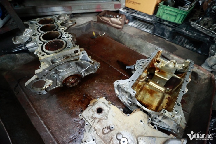 Gara chật cứng ô tô ngập nước chờ sửa, chủ xe sang Đức phải chi hàng trăm triệu - 8