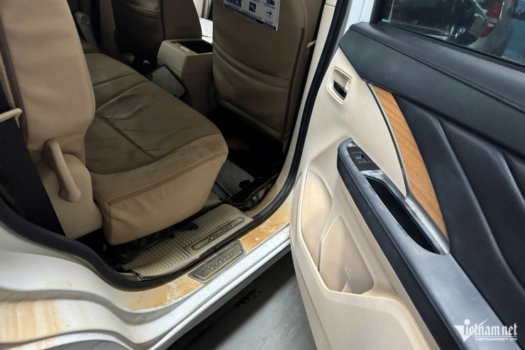 Gara chật cứng ô tô ngập nước chờ sửa, chủ xe sang Đức phải chi hàng trăm triệu - 13