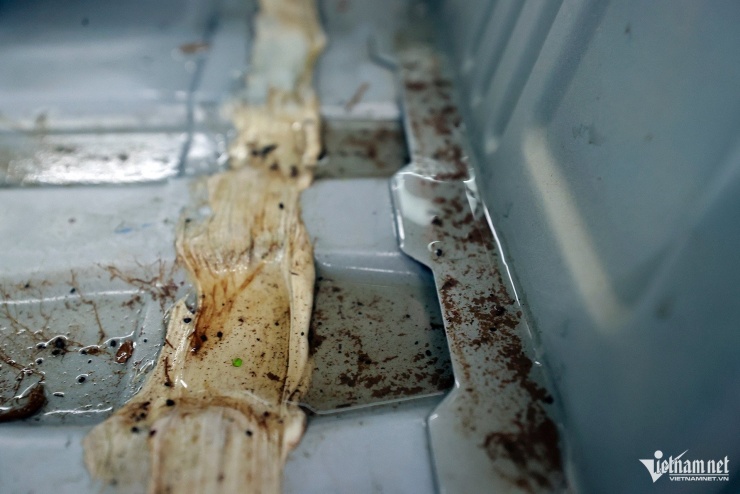 Gara chật cứng ô tô ngập nước chờ sửa, chủ xe sang Đức phải chi hàng trăm triệu - 12