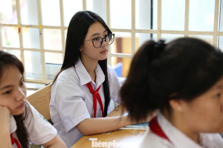 Học sinh Thái Nguyên vượt bùn lầy trở lại trường sau mưa lũ - 15
