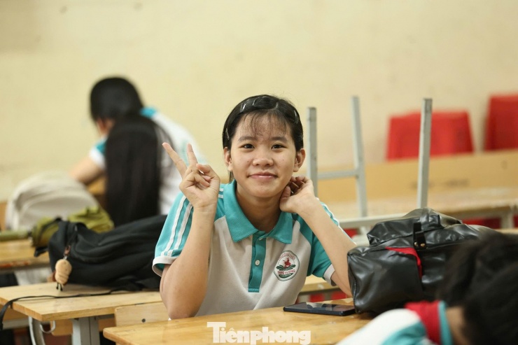 Học sinh Thái Nguyên vượt bùn lầy trở lại trường sau mưa lũ - 12