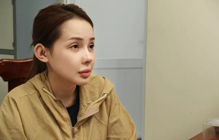 Ngân 98 tại cơ quan điều tra, chiều 13-10. Ảnh: N. TÂN