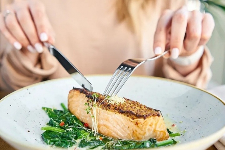 4 thực phẩm giàu protein nên ăn vào bữa trưa để giảm mỡ nội tạng