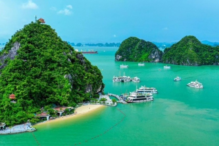 Vịnh Hạ Long:Vẻ đẹp kỳ vĩ làm say lòng du khách muôn phương