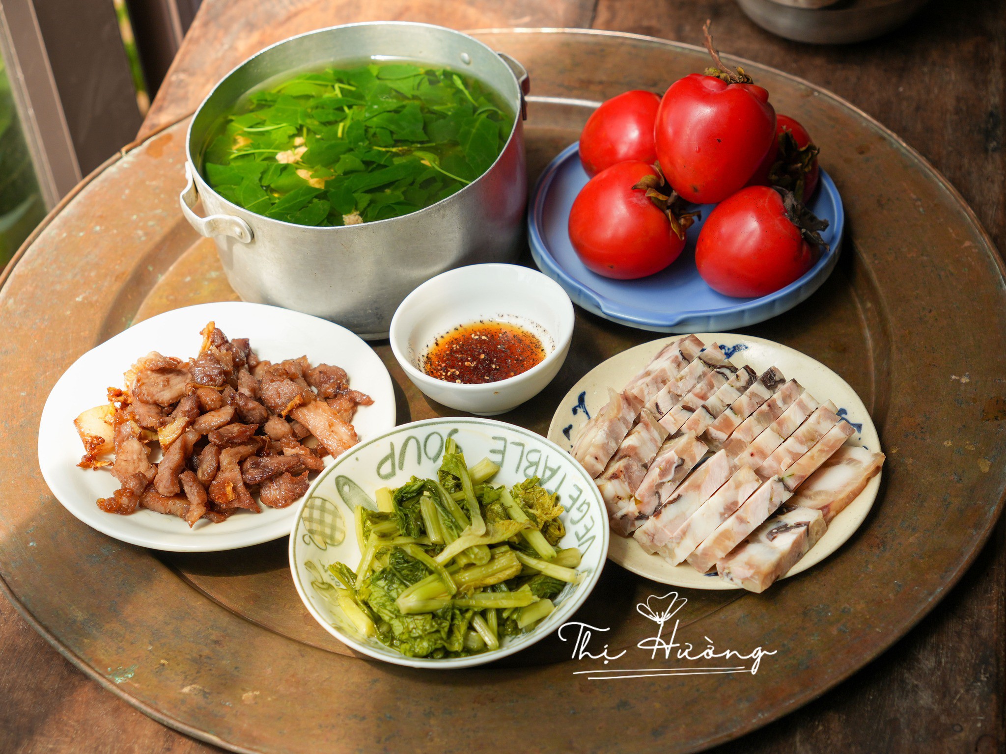 Thịt rang cháy cạnh - Dưa chua - Giò thủ - Canh tôm nấu rau tập tàng - Hồng trứng