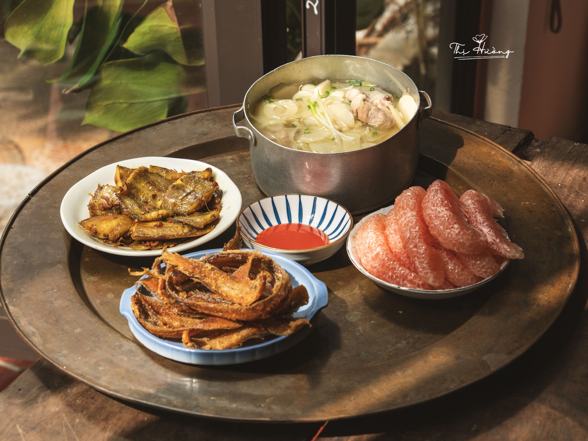 Cá bơn kho nghệ - Cá bơn chiên giòn - Canh măng - Bưởi