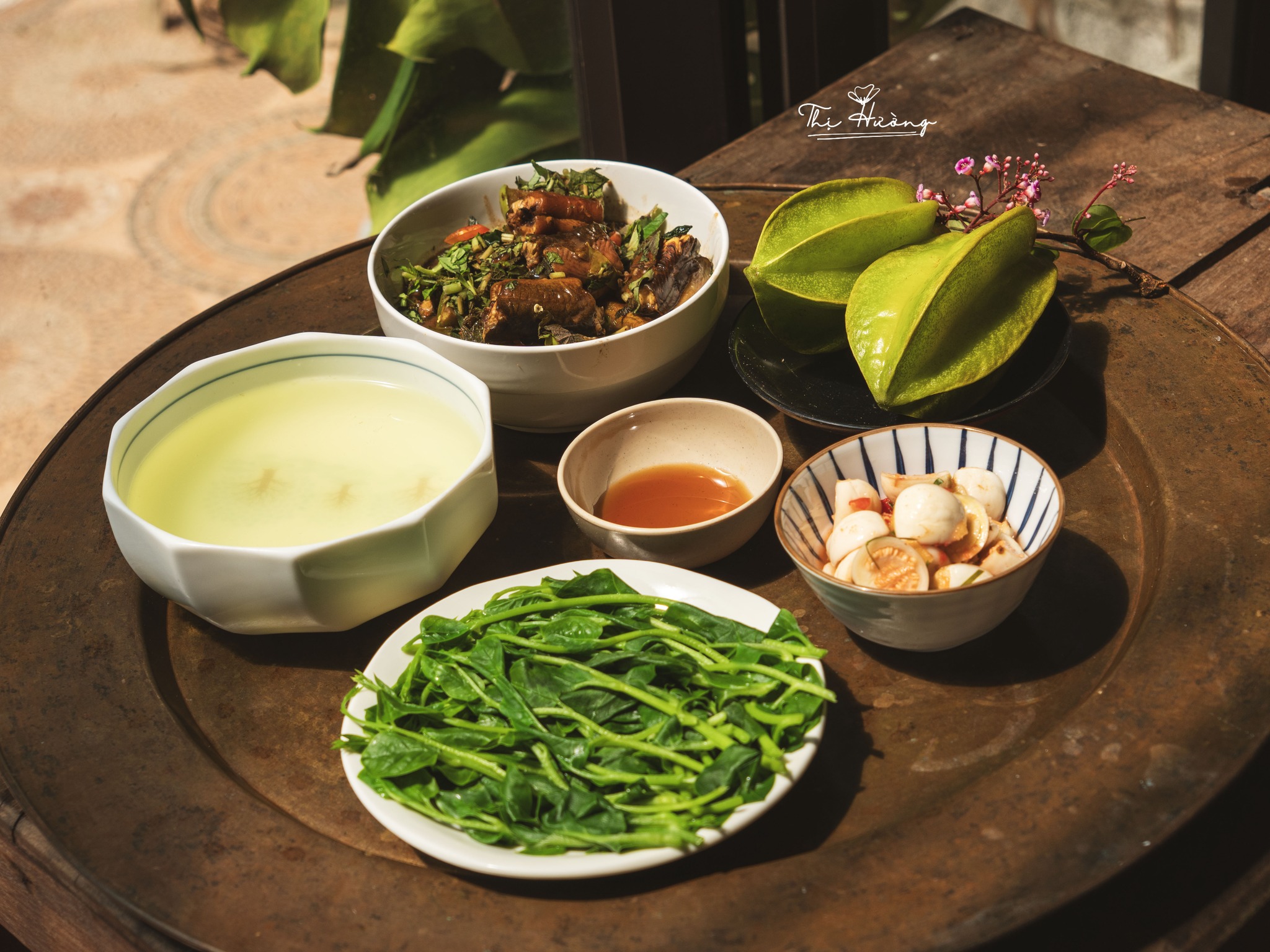 Lươn om - Rau mồng tơi luộc - Cà muối - Khế