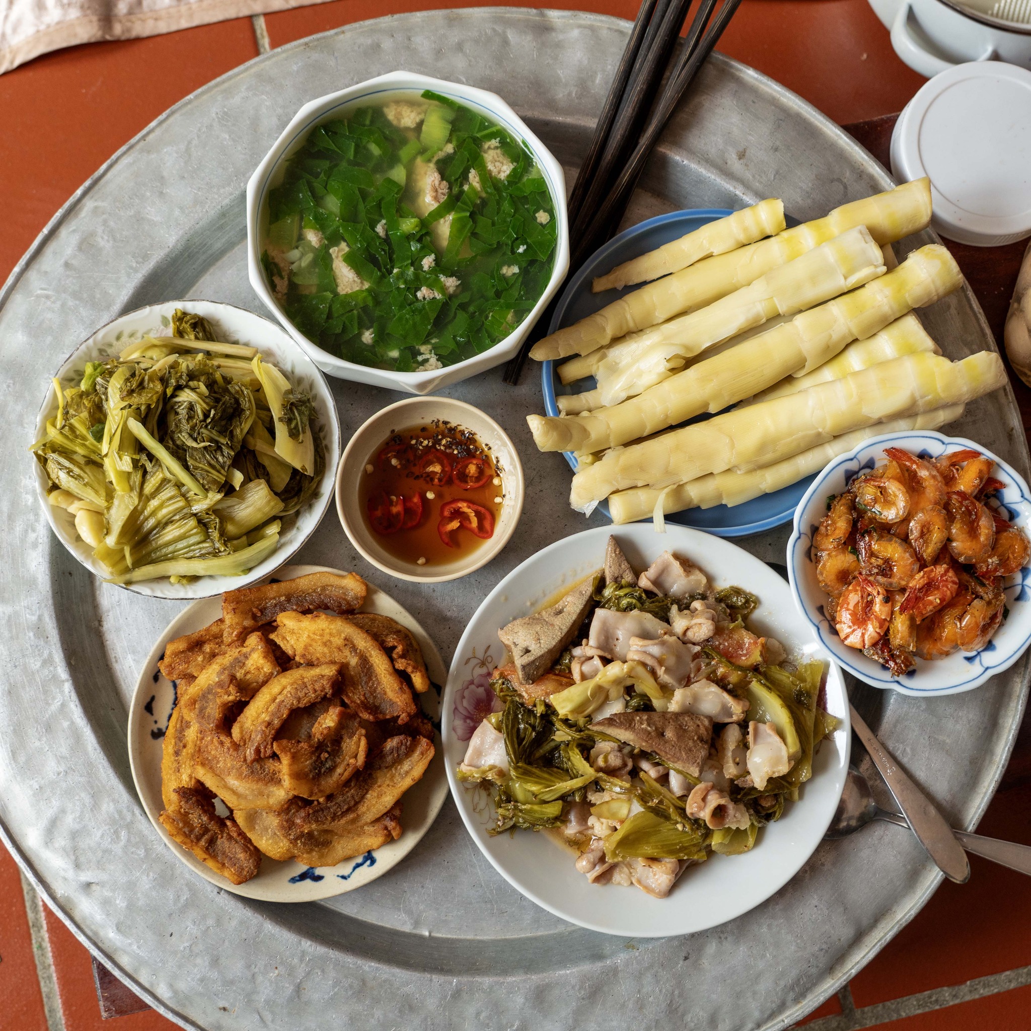 Lòng xào dưa - Tôm rim - Tóp mỡ - Canh cua - Măng đắng