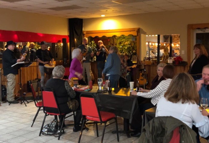 Quán Willie’s Bar and Grill trên đảo St. Helena, Nam Carolina – Mỹ. Ảnh: Facebook/Willies Breakfast Bar and Grill