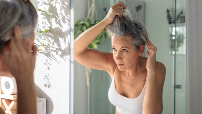 Hạn chế uốn, nhuộm, duỗi gây tổn thương tóc, giúp hạn chế rụng tóc.