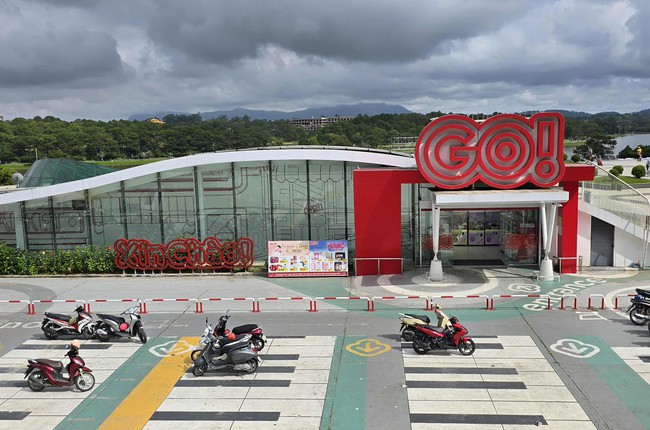 Siêu thị Go! Đà Lạt tại Quảng trường Lâm Viên, phường Xuân Hương - Đà Lạt.