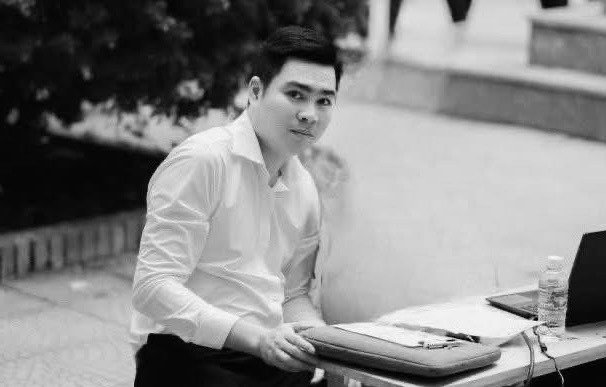 Xót xa thầy giáo bị điện giật tử vong khi đang dọn nhà sau lũ - 1