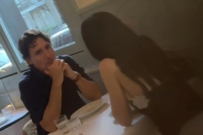 Cựu Thủ tướng Canada được cho là không thoải mái với sự chú ý của truyền thông khi hẹn hò một ngôi sao nhạc pop.