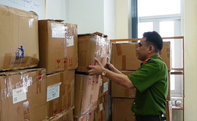 Cơ quan điều tra thu giữ các sản phẩm vi phạm pháp luật liên quan Ngân 98. Ảnh: Công an TP HCM