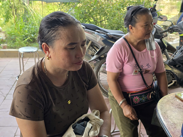 Chị Ngần Thị Suối thất thần kể lại giây phút xảy ra tai nạn.