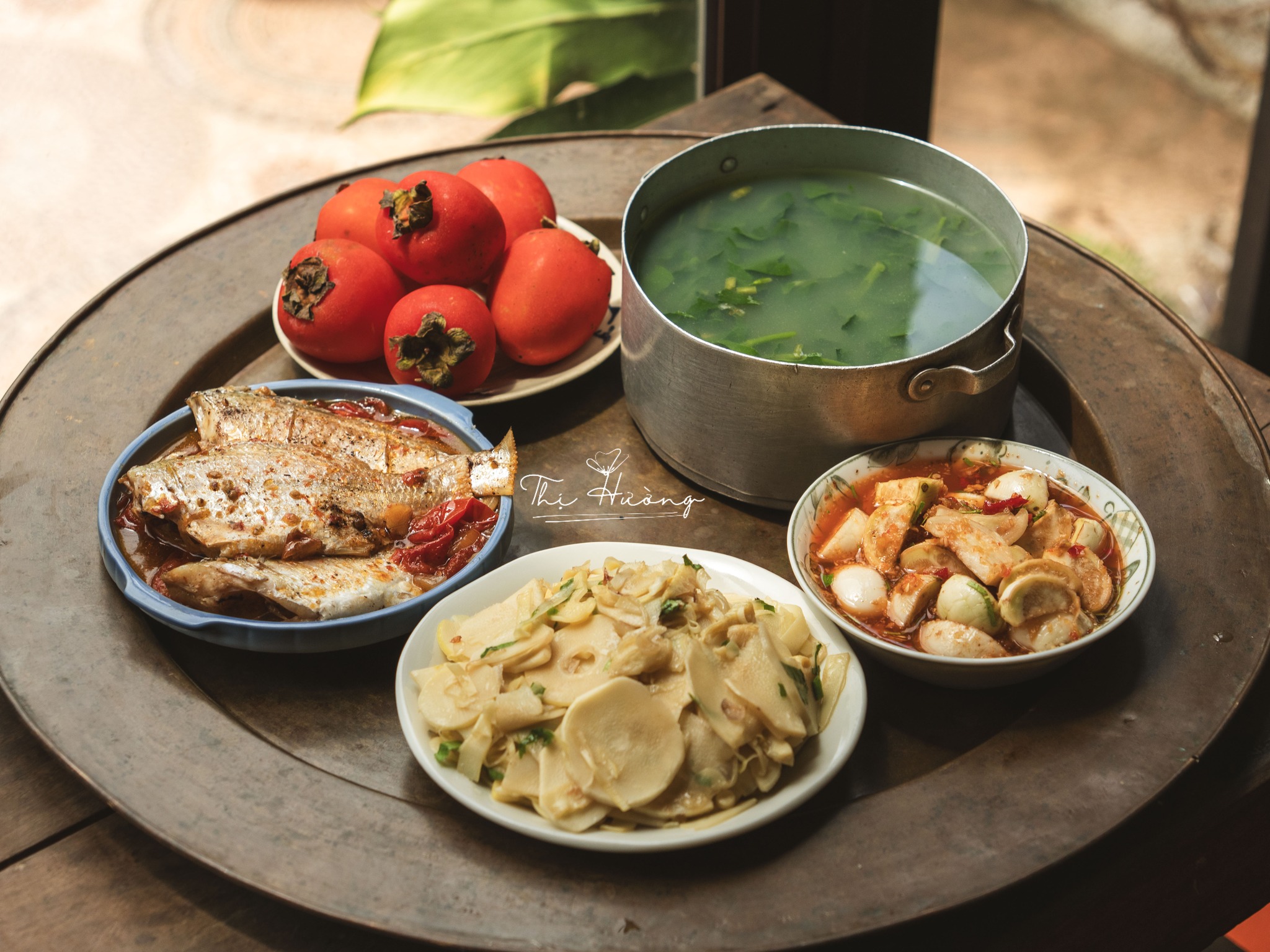 Cá tráp kho cà chua - Cà pháo muối xổi - Măng tươi xào - Canh dắt - Hồng trứng