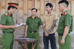 An ninh - Xã hội - Sau khi sử dụng ma túy, thanh niên mang dao đi khắp thôn đòi chém người