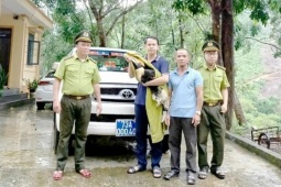 Tin tức trong ngày - "Vị khách lạ" đáp xuống nhà dân, không ngờ là loài quý hiếm, nguy cấp