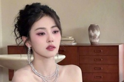 "Mỹ nhân đẹp nhất Vbiz" mắc bệnh lạ, sức khỏe suy kiệt nghiêm trọng gây lo lắng