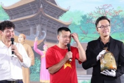 Cục trưởng Xuân Bắc và NSND Tự Long khuấy động phiên đấu giá thu về 2,5 tỷ đồng