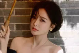 Làm đẹp - Vòng eo 'mỏng như tờ giấy A4' của Tần Lam